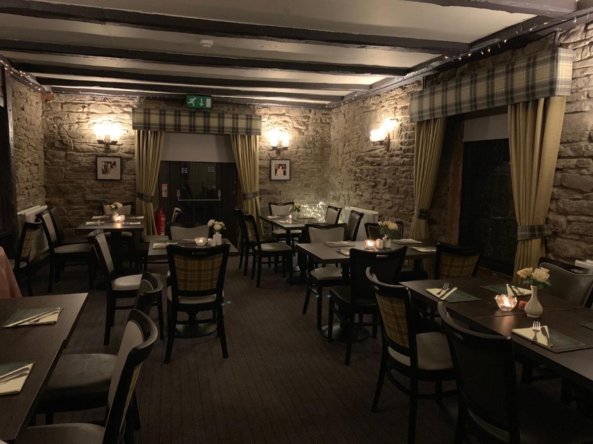 Lion And Unicorn Hotel Thornhill  외부 사진