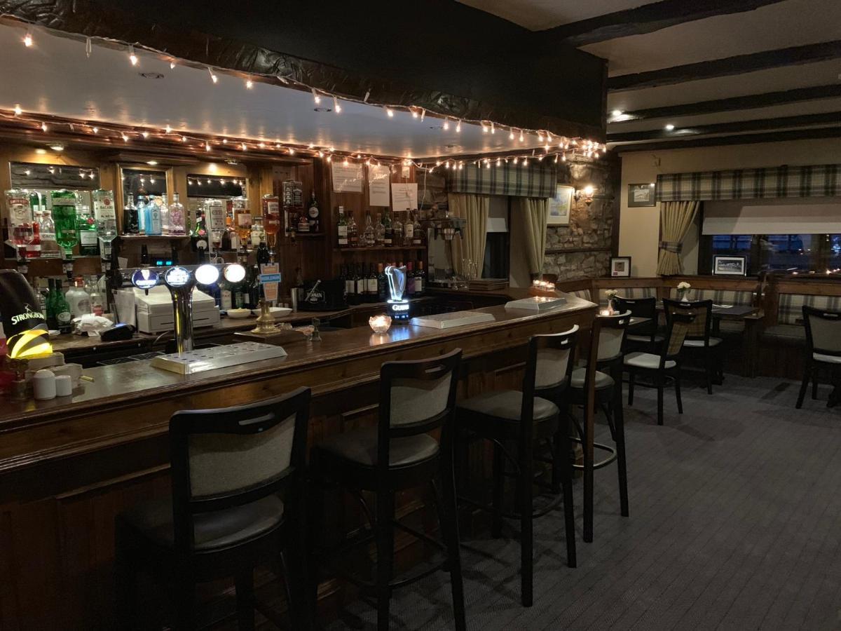 Lion And Unicorn Hotel Thornhill  외부 사진