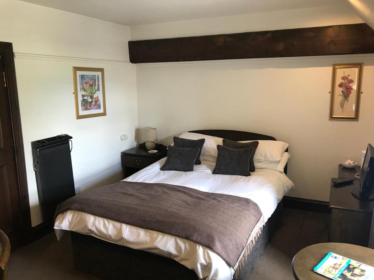 Lion And Unicorn Hotel Thornhill  외부 사진