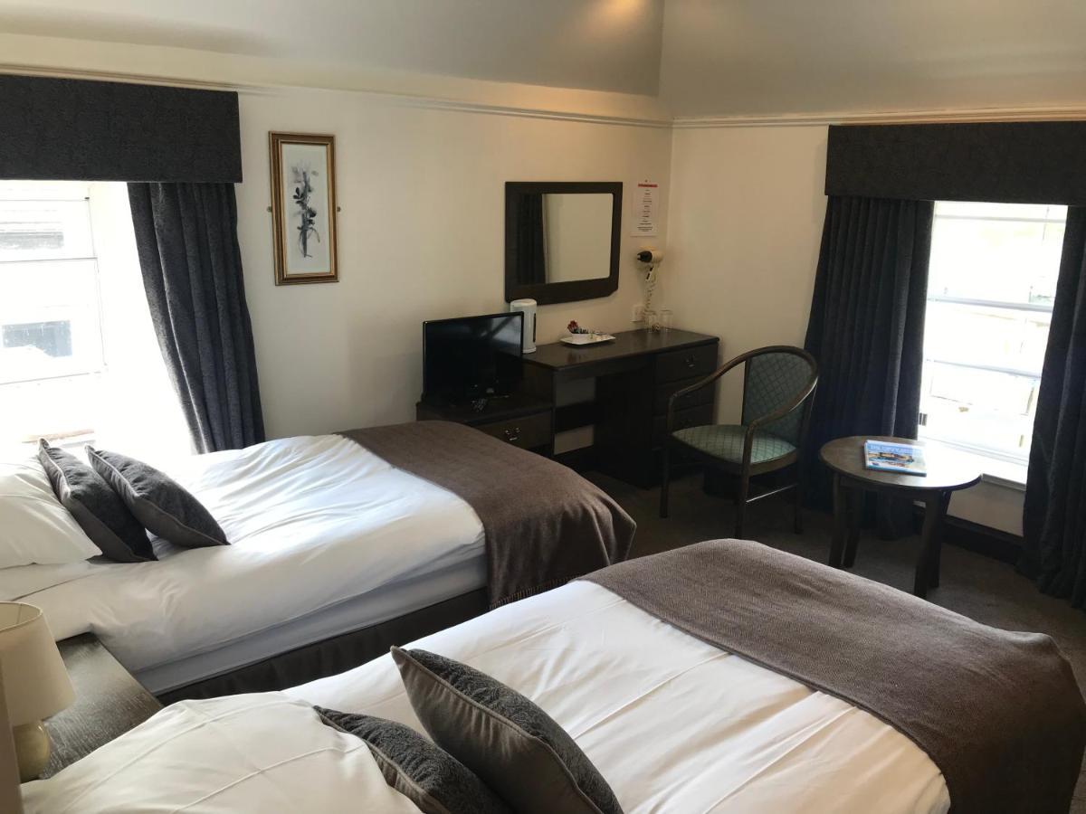 Lion And Unicorn Hotel Thornhill  외부 사진