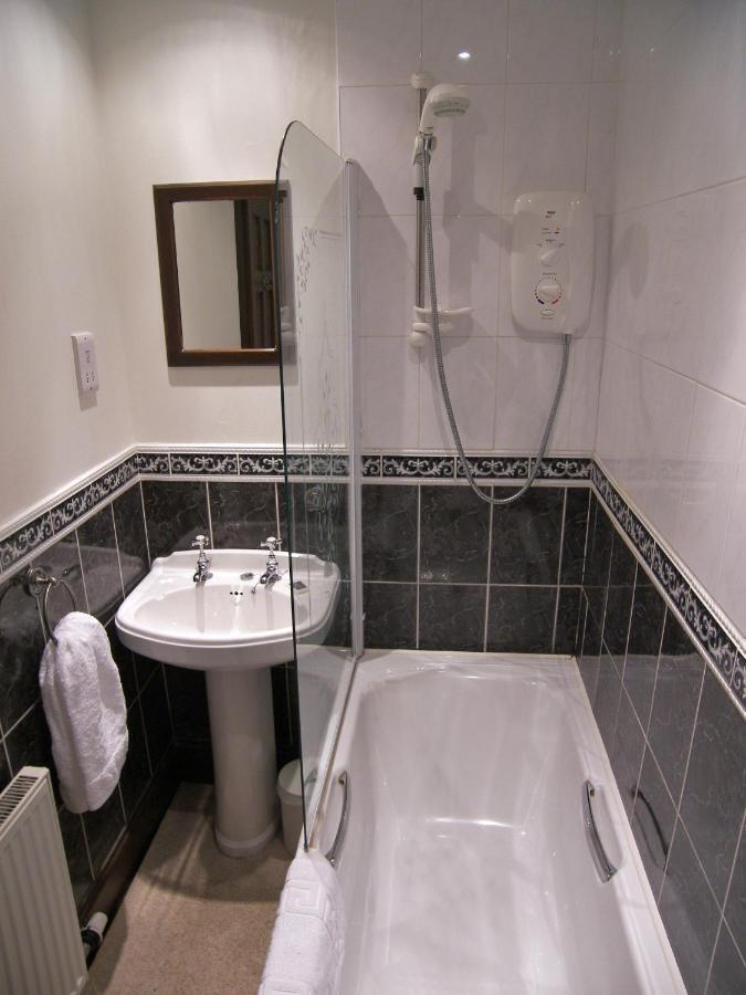 Lion And Unicorn Hotel Thornhill  객실 사진