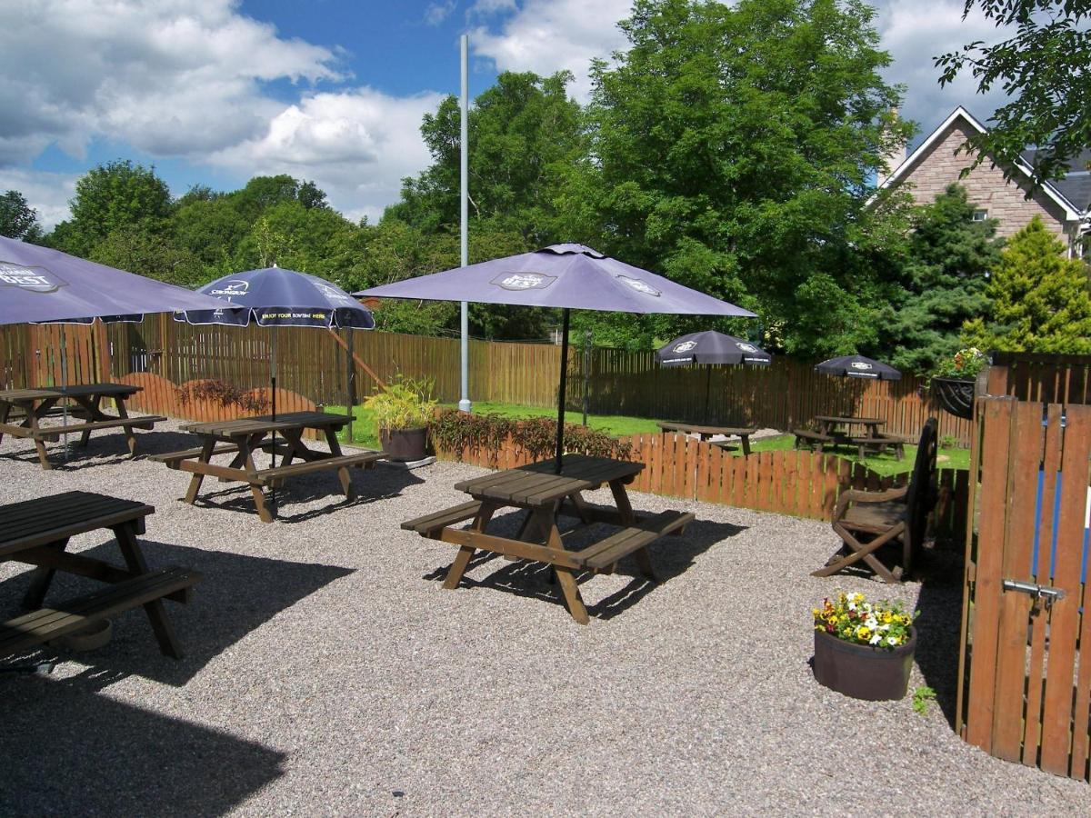 Lion And Unicorn Hotel Thornhill  외부 사진
